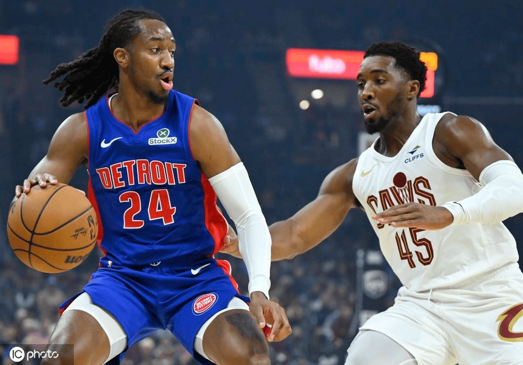 当液压机碰撞碳纤维会擦出怎样的火花